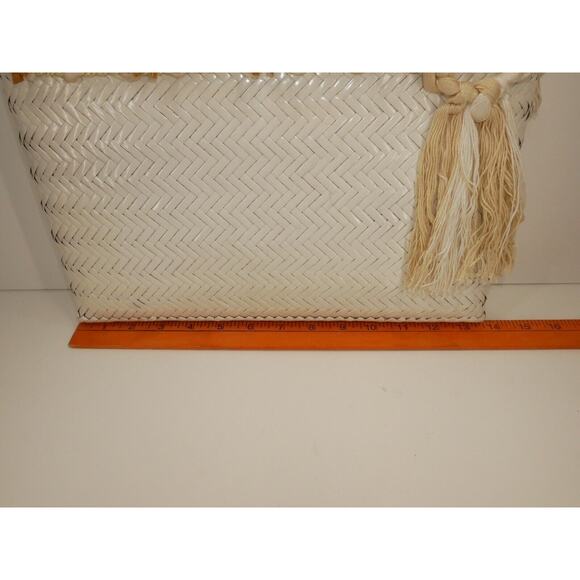 VTG OGGI DOMANI Straw Clutch Purse Handbag Cream with Carved Animals Fringe - Picture 15 of 16